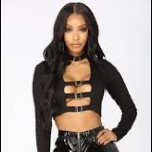 Fashion nova buckle up crop top - black